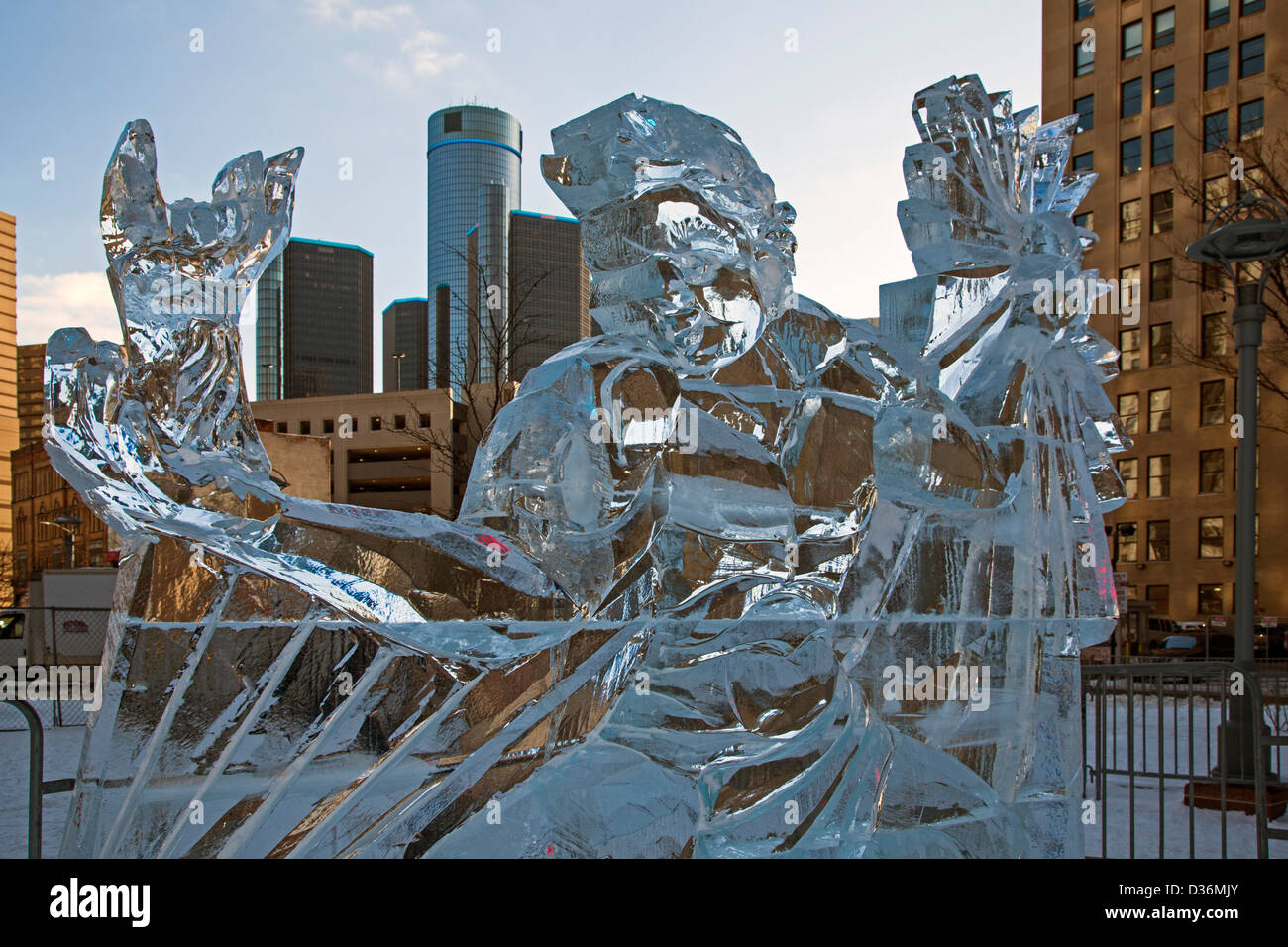 Detroit, Michigan - sculpture sur glace l'hiver à l'explosion, la ville en centre-ville de Winter Festival. Banque D'Images