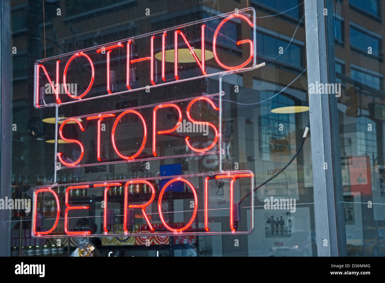 Detroit, Michigan - une enseigne lumineuse sur une boutique qui vend des produits fabriqués localement. Banque D'Images