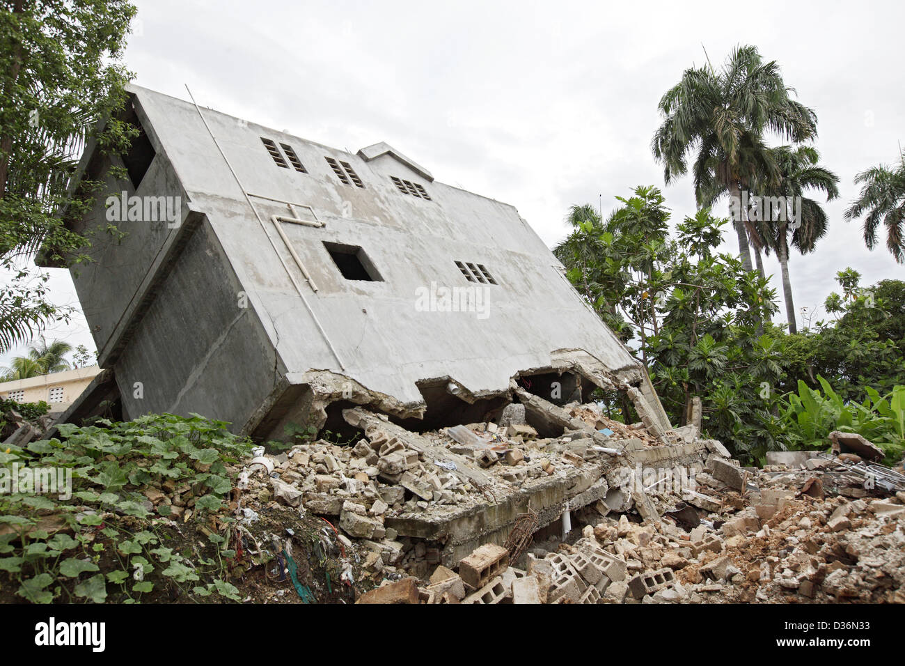 Léogâne, Haïti, a détruit des bâtiments au centre-ville Banque D'Images