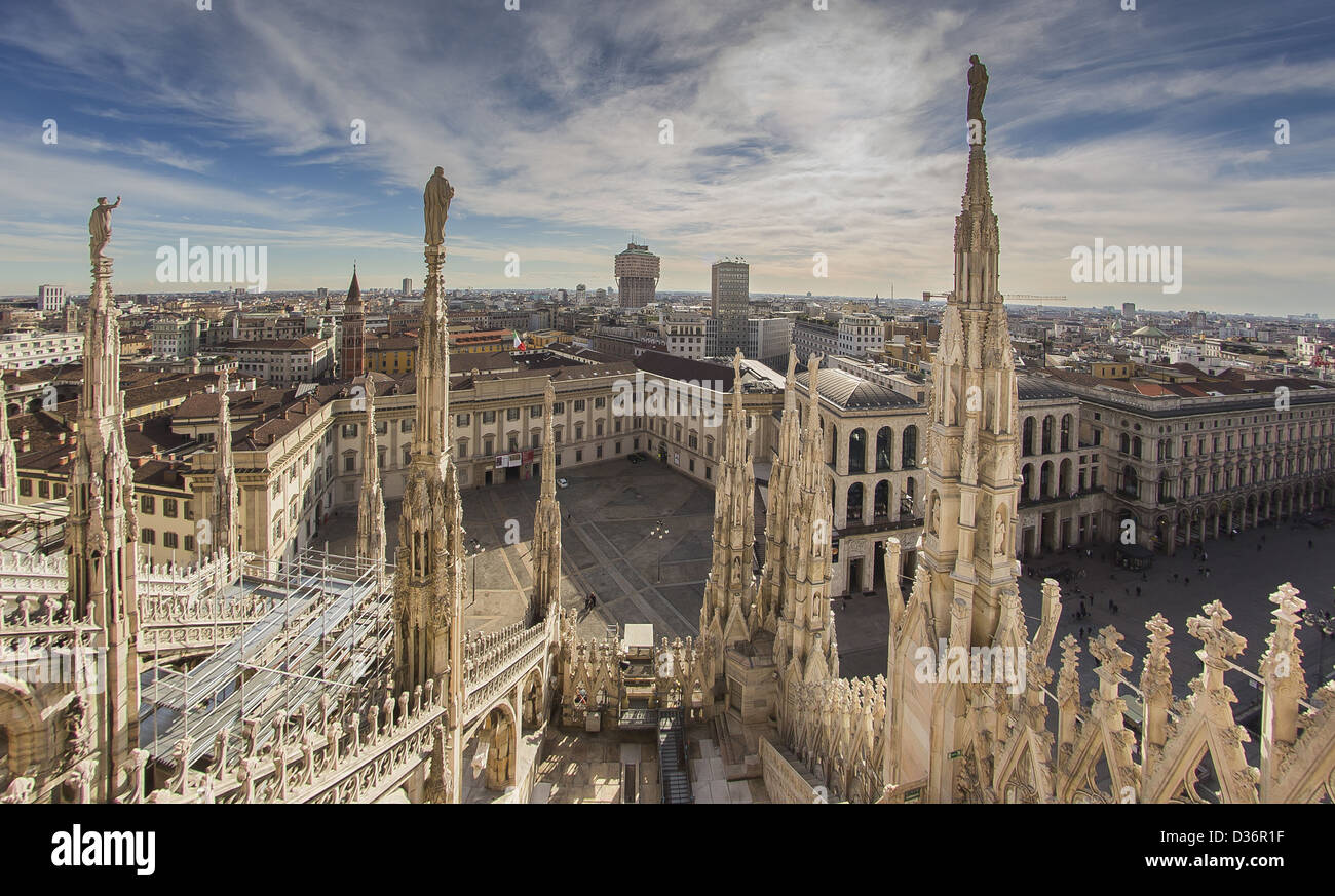 Vue depuis le toit de la cathédrale de Milan, le Duomo Banque D'Images