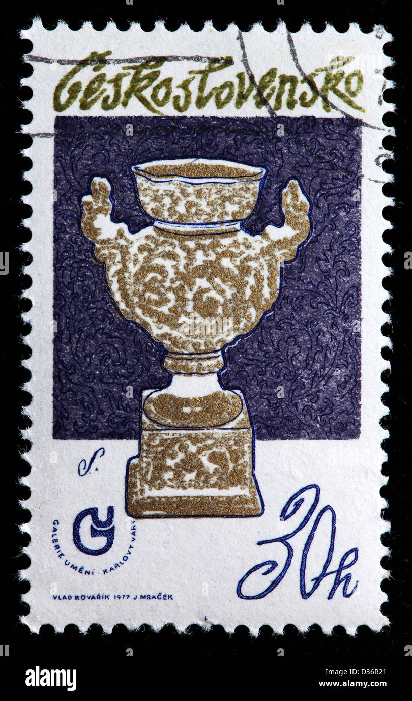 Urne en porcelaine, timbre-poste, la Tchécoslovaquie, 1977 Banque D'Images