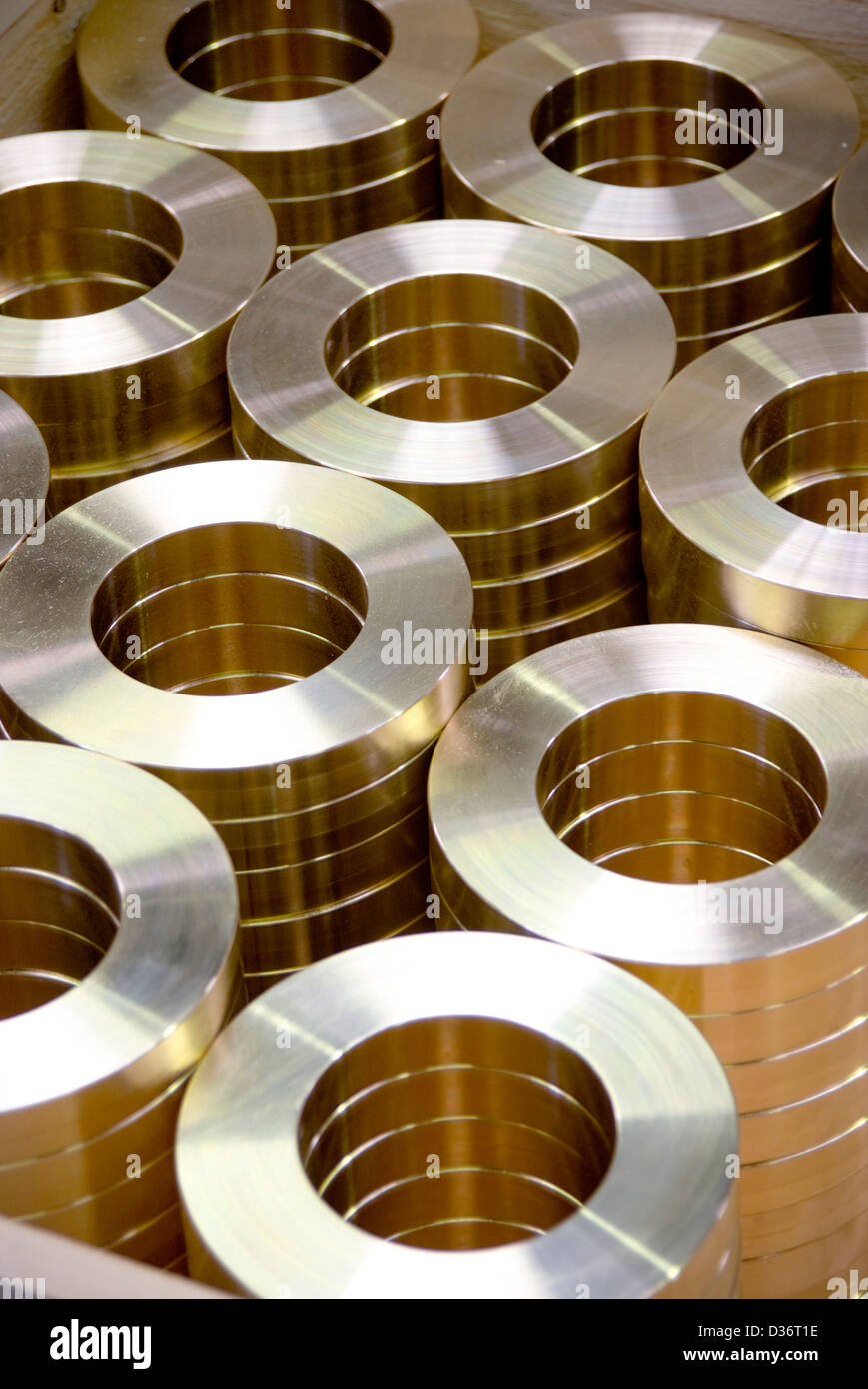 Des bobines de cuivre métallique nouvellement fabriqués Banque D'Images