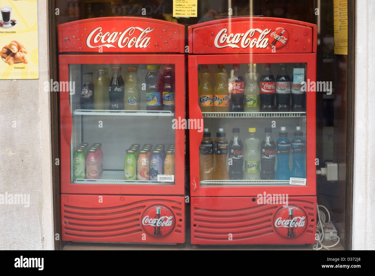 Frigo coca cola Banque de photographies et d'images à haute résolution -  Alamy