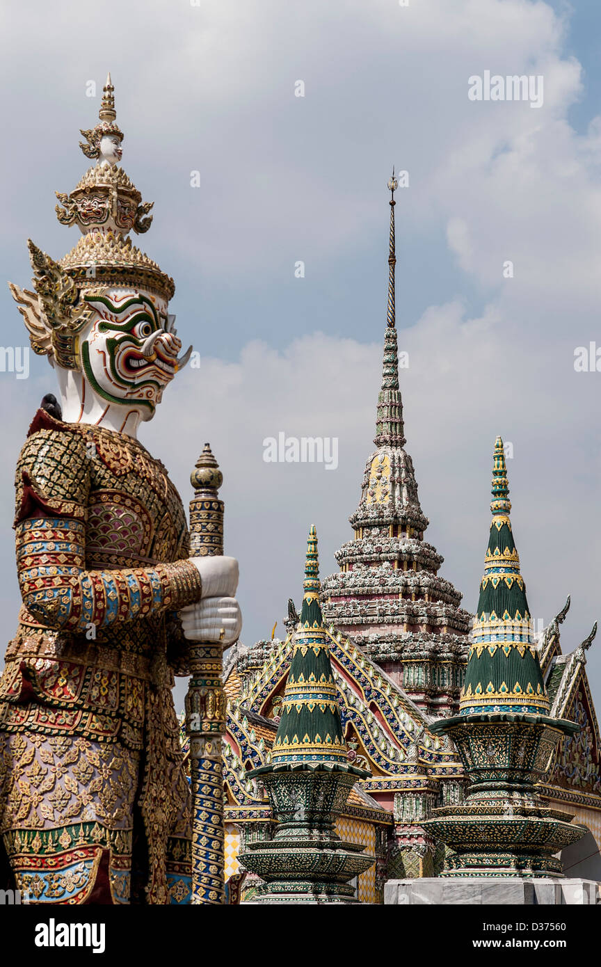 BANGKOK - THAÏLANDE : Guardian statue au Grand Palais à Bangkok, Thaïlande. Banque D'Images