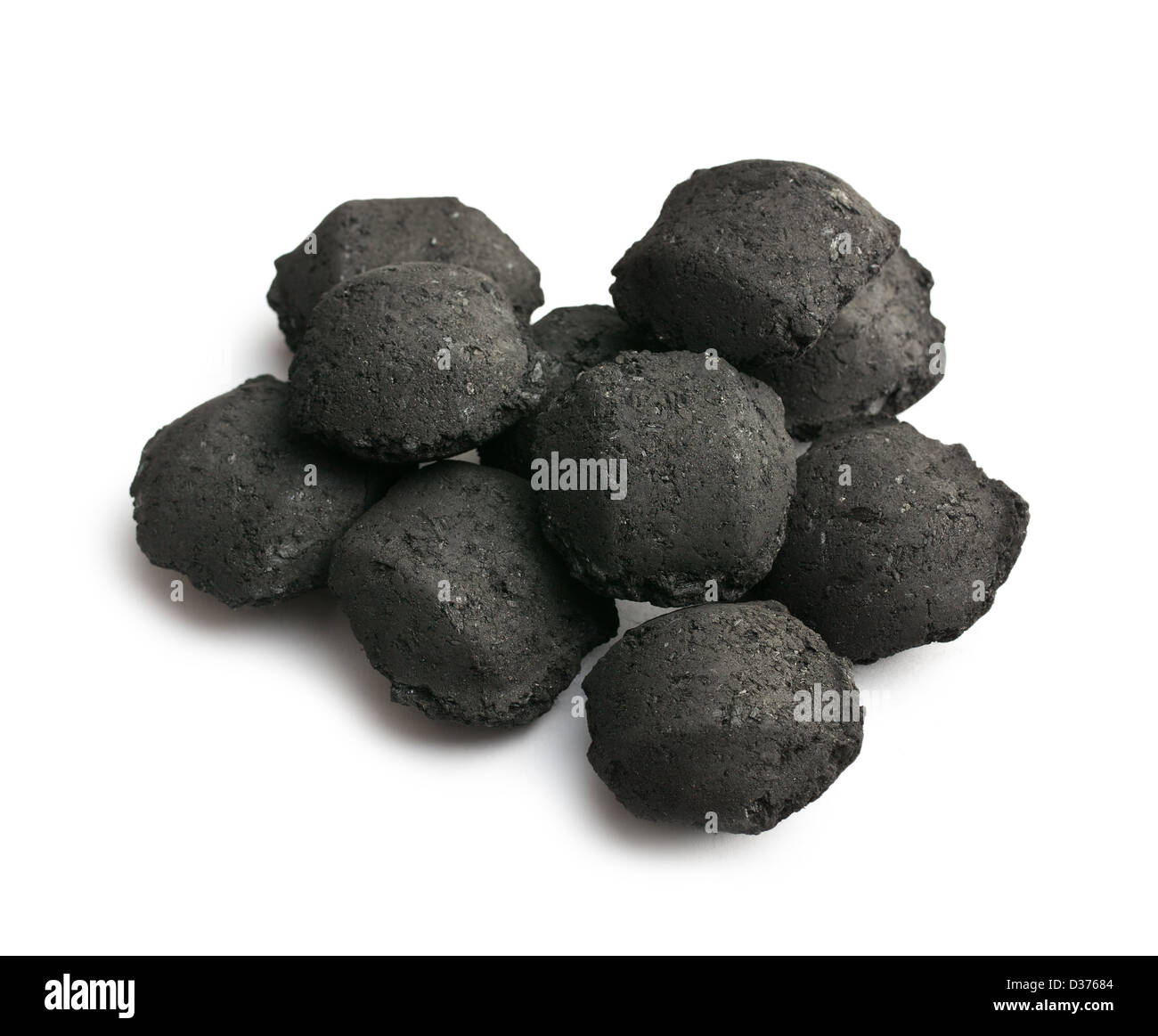 Briquettes de charbon sur fond blanc Banque D'Images