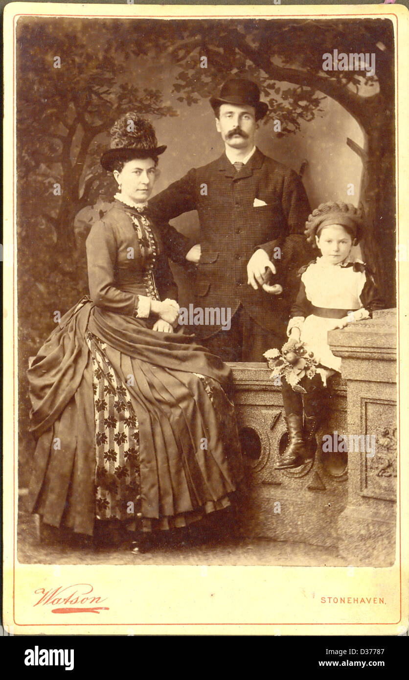 Cabinet victorien portrait photographique de parents d'enfant Banque D'Images