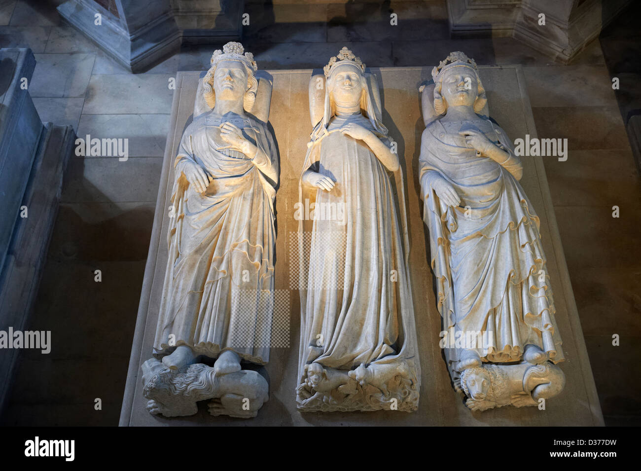 Tombe de (de gauche) Le roi Philippe V le Long (1294 - 1322, Jeane d'Evreux ( 1307 Basilique Cathédrale de Saint Denis, Paris France Banque D'Images