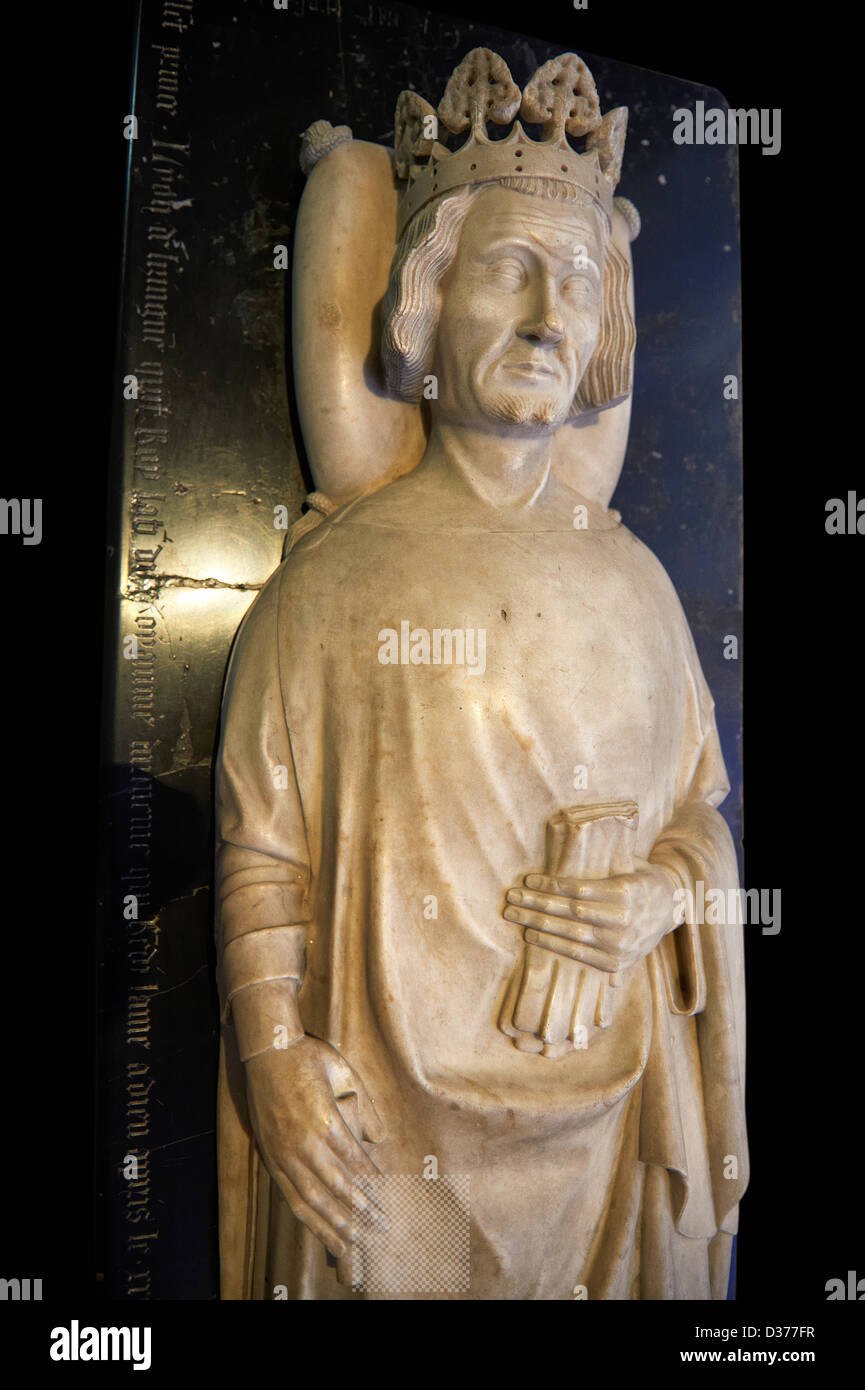 Tombe médiévale de Léon V de Lusignan (1342 - 1393) Roi d'Armenie. Basilique Cathédrale de Saint Denis, Paris France Banque D'Images