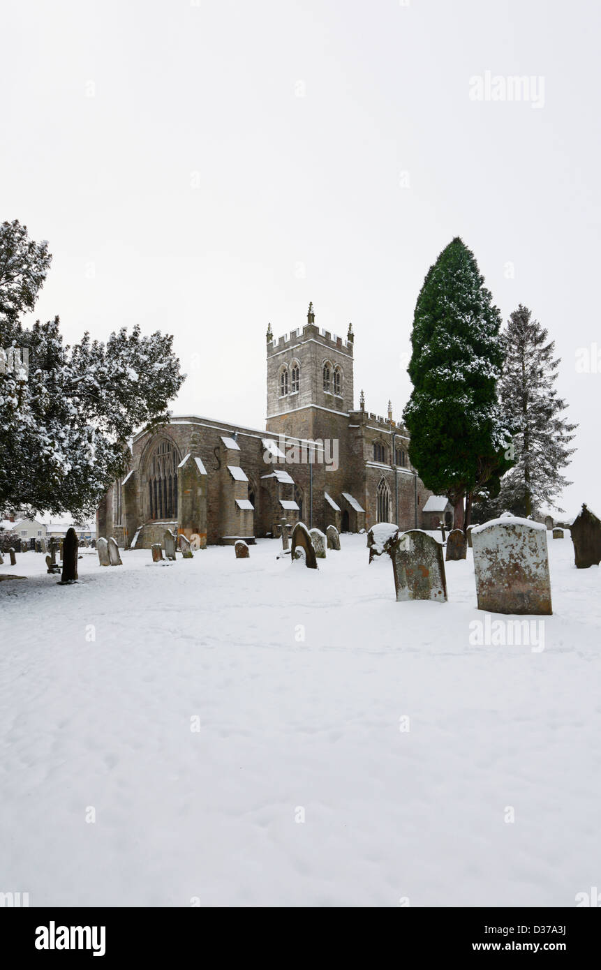 L'église Saint Pierre, alias le Sanctuaire Saxon. Wootton Wawen, Warwickshire, Angleterre, Royaume-Uni. Banque D'Images L'église Saint Pierre, alias le Sanctuaire Saxon. Wootton Wawen, Warwickshire, Angleterre, Royaume-Uni. Banque D'Images