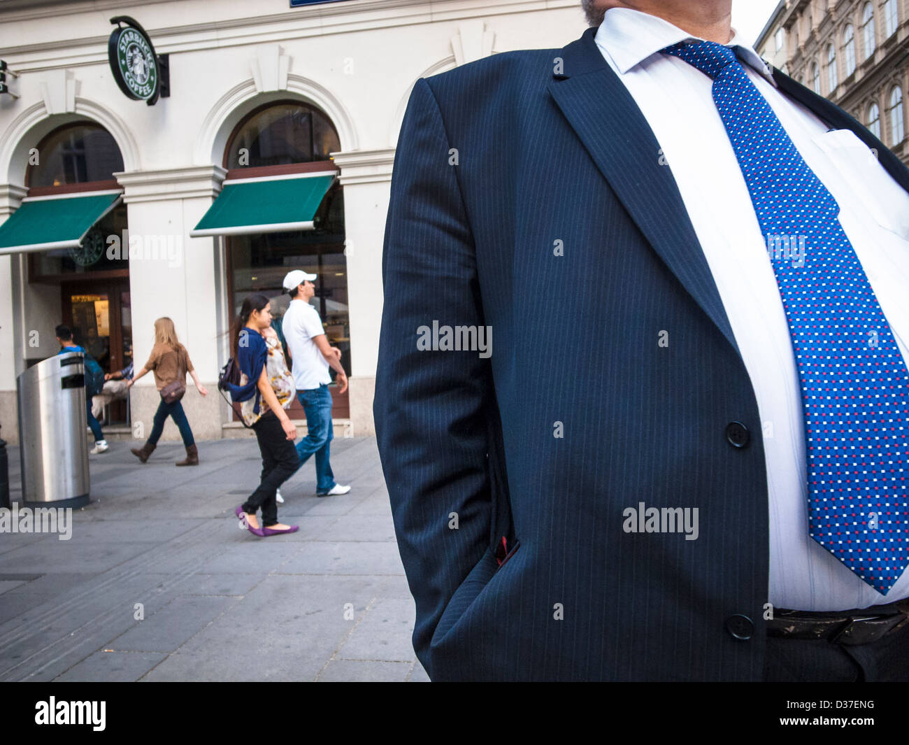 Man big belly in suit Banque de photographies et d’images à haute — free download