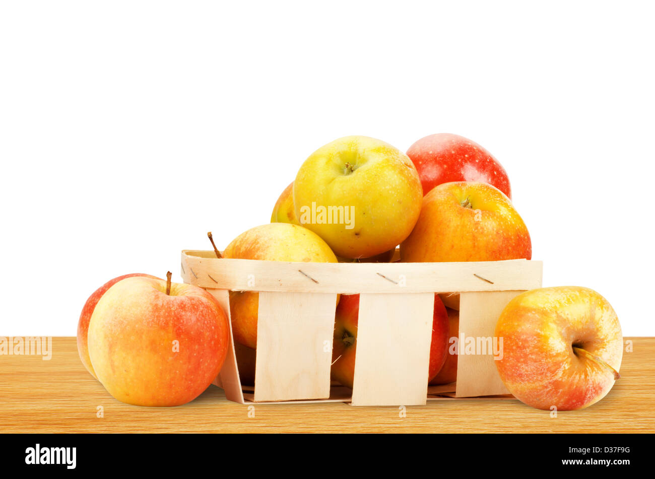 Frais et colorés des pommes dans le panier, selective focus Banque D'Images