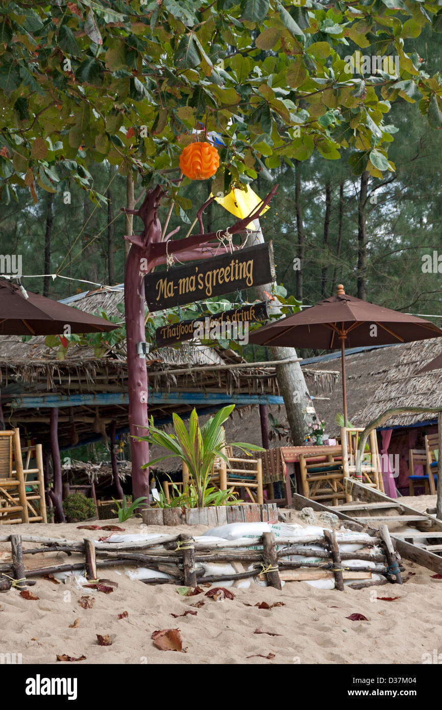 Restaurant thaïlandais sur Khuk plage de Khuk Khak, à Khao Lak en Thaïlande Banque D'Images