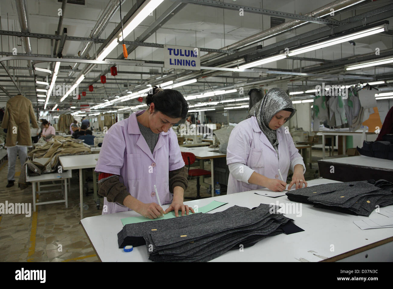 Istanbul, Turquie, employés dans une usine de textile Photo Stock - Alamy