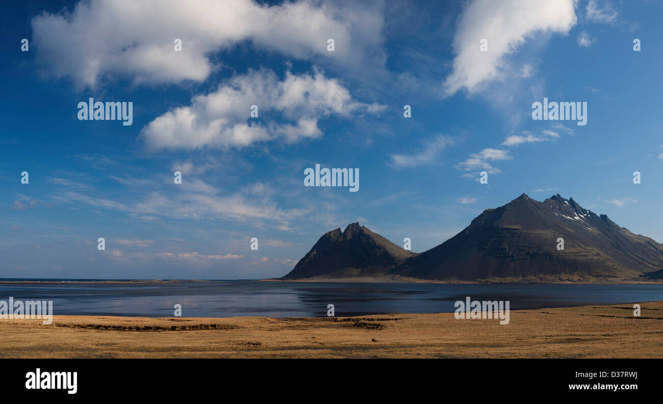 Montagnes et sky in rural landscape Banque D'Images