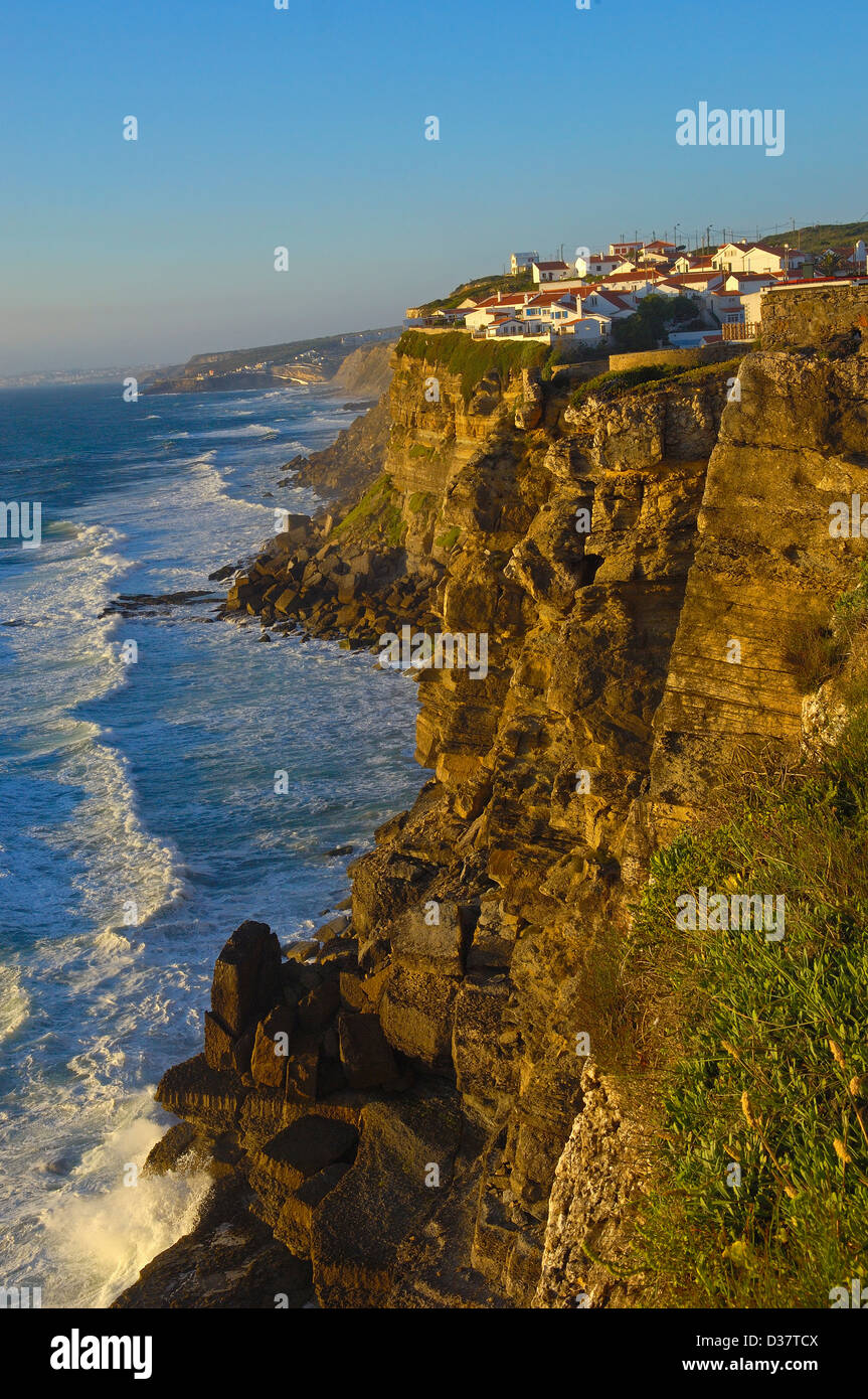 Praia das Maçãs, falaises à Praia das Maças ( das Maças Beach), Colares, district de Lisbonne, Sintra, Portugal, Europe de la côte Banque D'Images