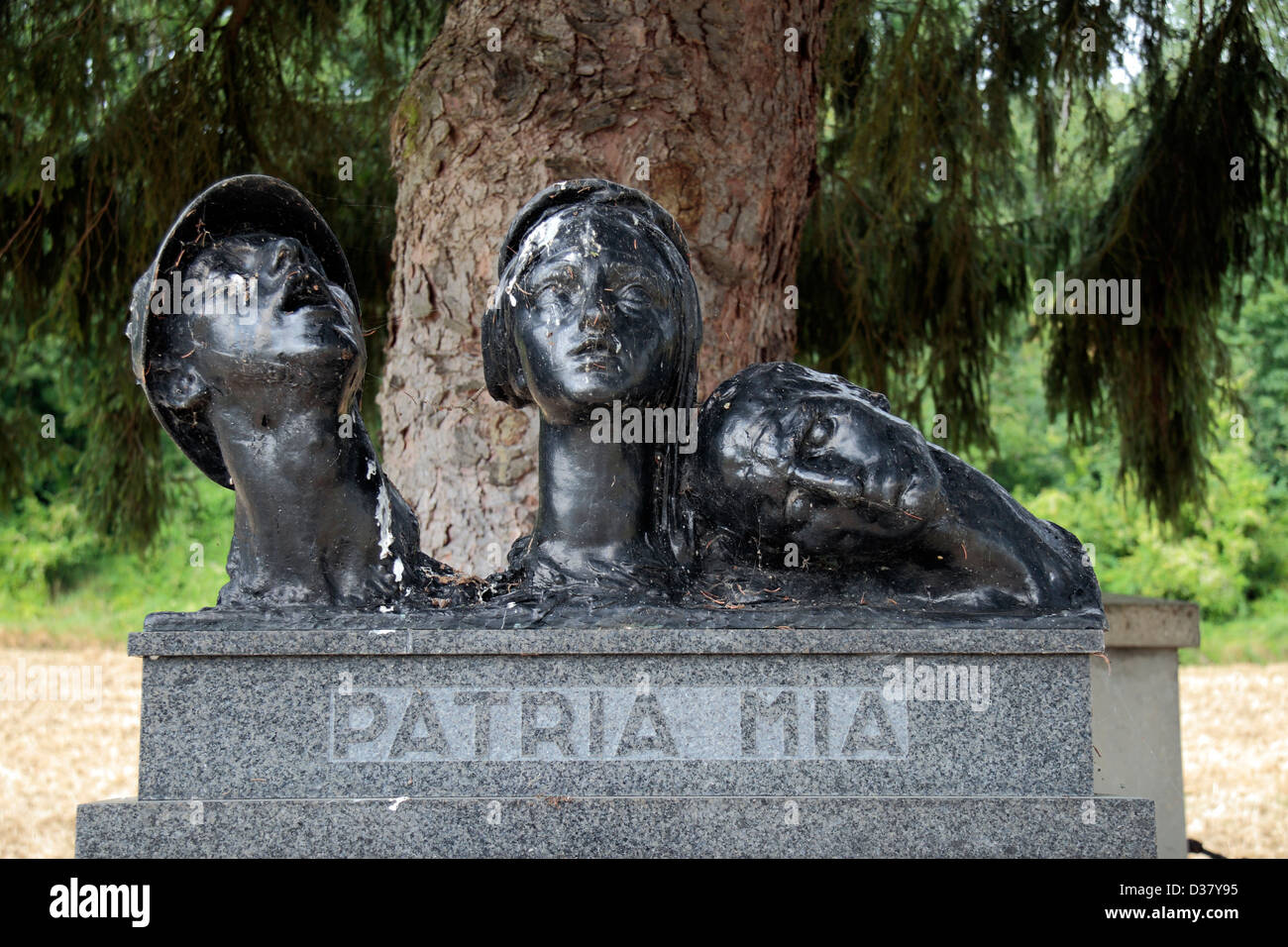 Une sculpture en hommage à toutes les italiens qui étaient tombés en France, dans le cimetière militaire italien soupir, soupir, Aisne, France. Banque D'Images