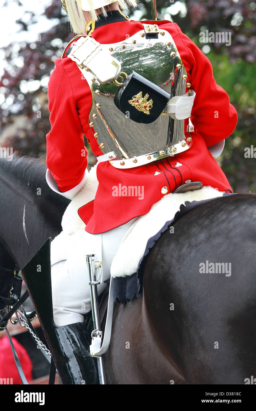 Household Cavalry visiter étages château dans la région des Scottish Borders durant la journée Pipe Bands massés Banque D'Images