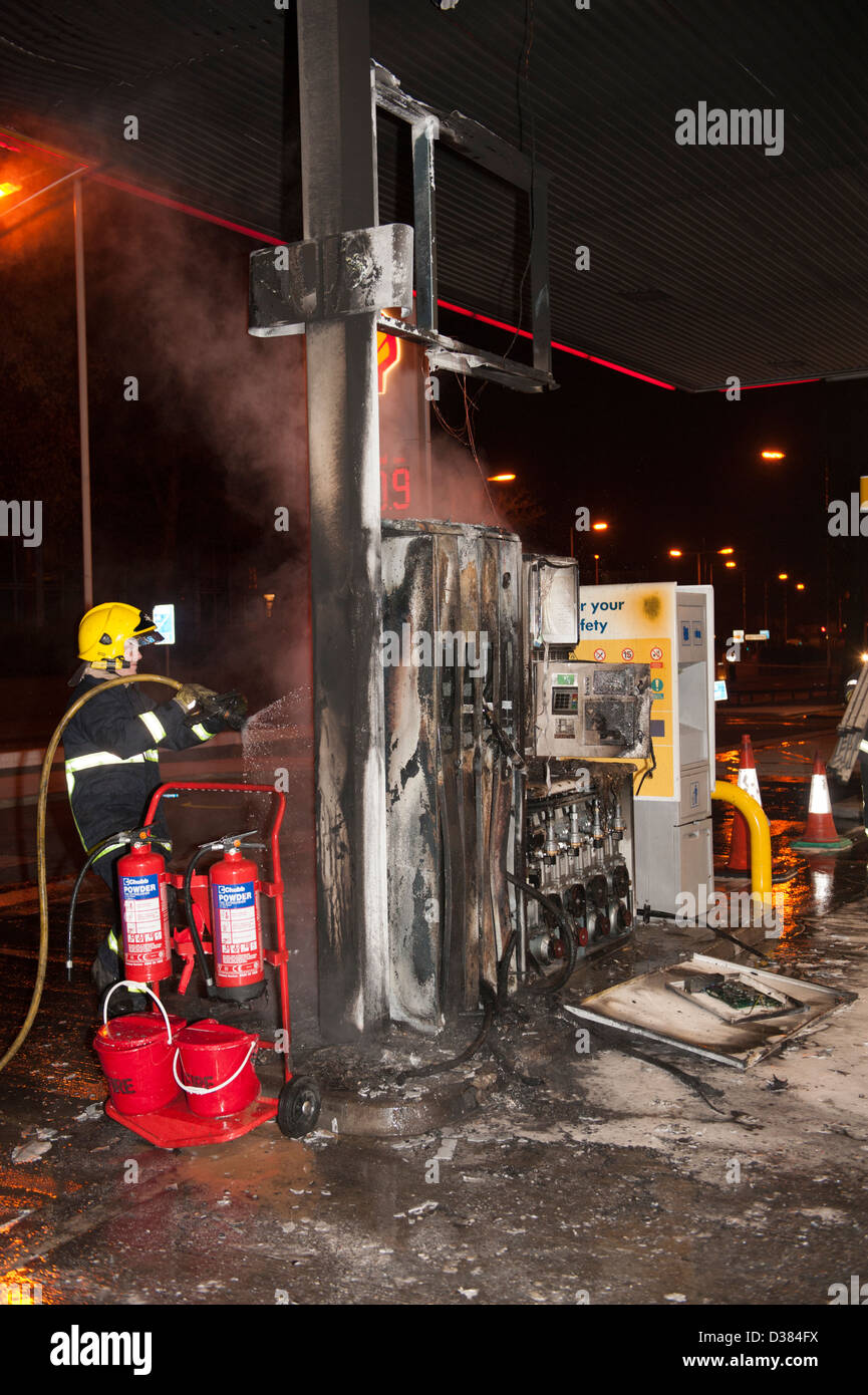 Station essence pompe de remplissage de carburant en feu Banque D'Images