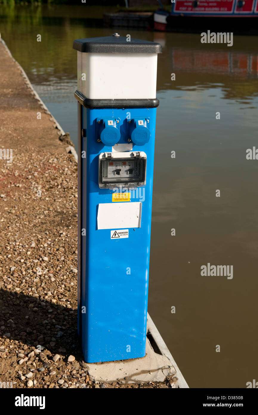 Côté Canal Boat Branchements Up Point Banque D'Images