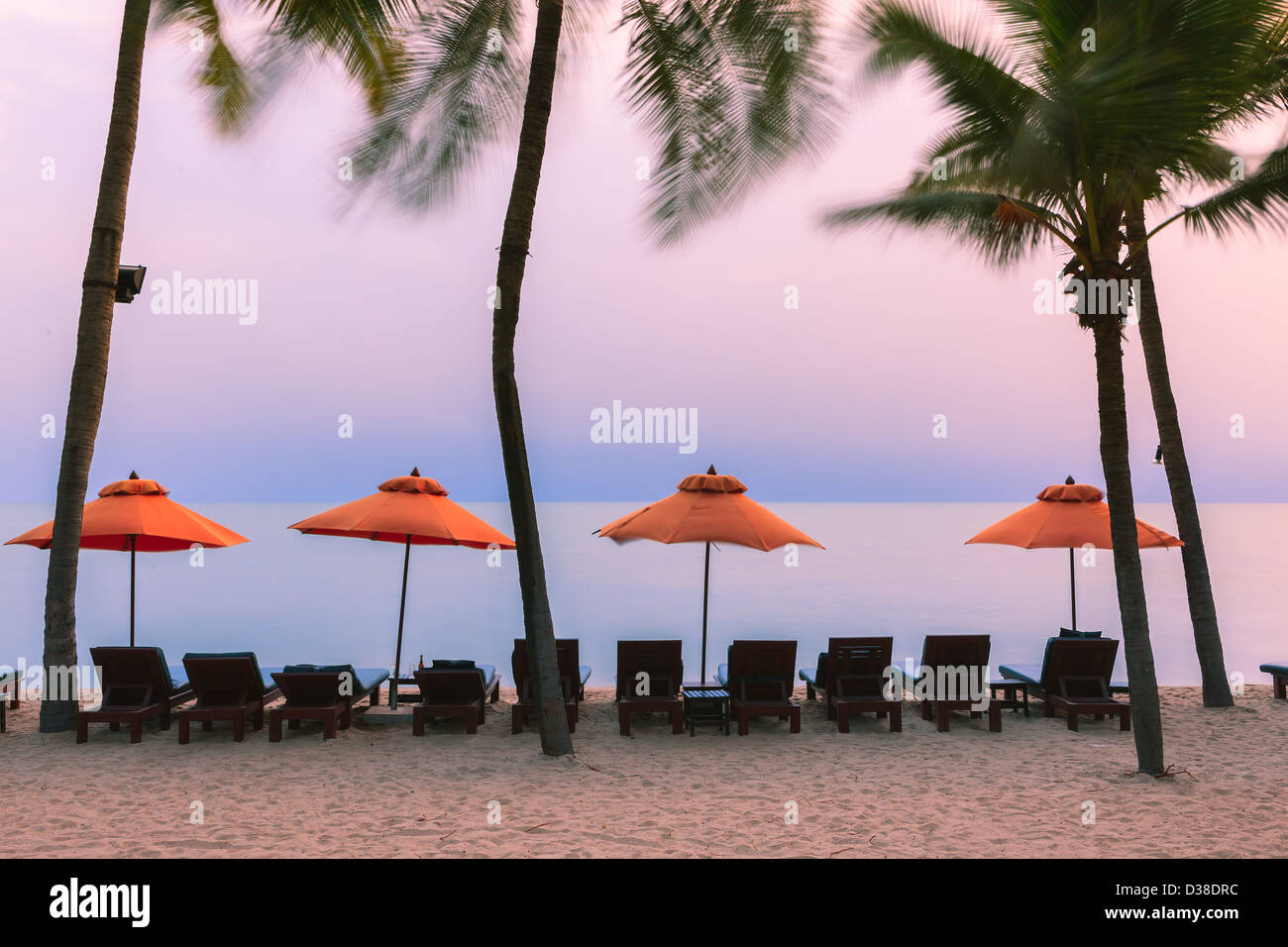 Lever du soleil sur le golfe de Thaïlande près de plage de Hua Hin. Banque D'Images