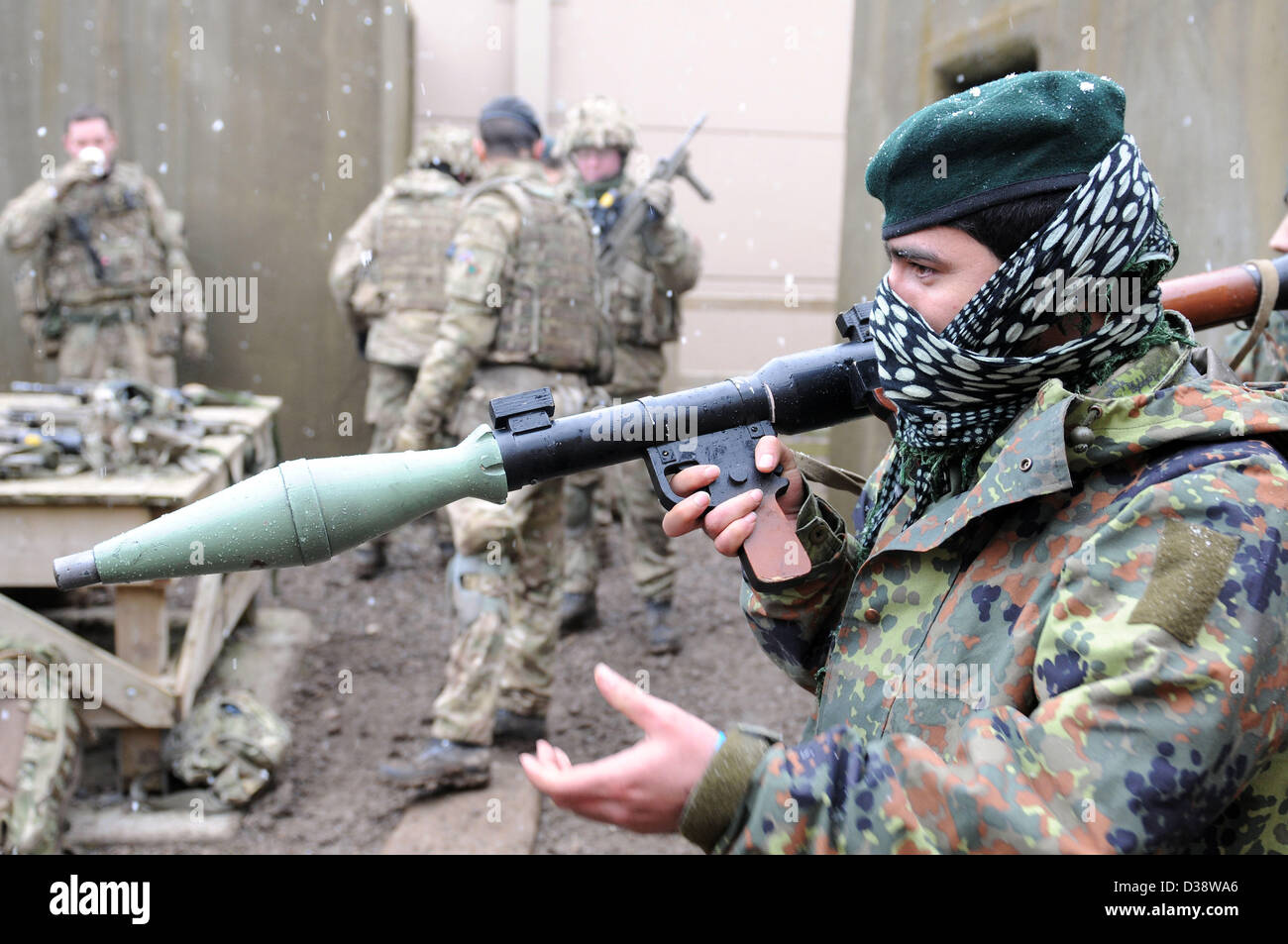 L'opération Herrick 18 Groupe de travail de la formation. Par exemple, au Royaume-Uni, les troupes britanniques de la formation de leurs homologues afghans. Banque D'Images