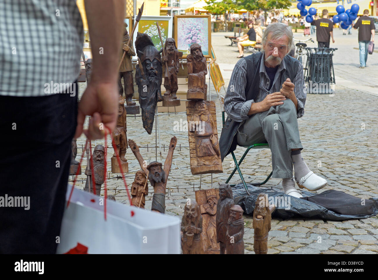 Wroclaw, Pologne, un sculpteur de bois sur la place du marché (Rynek) Banque D'Images