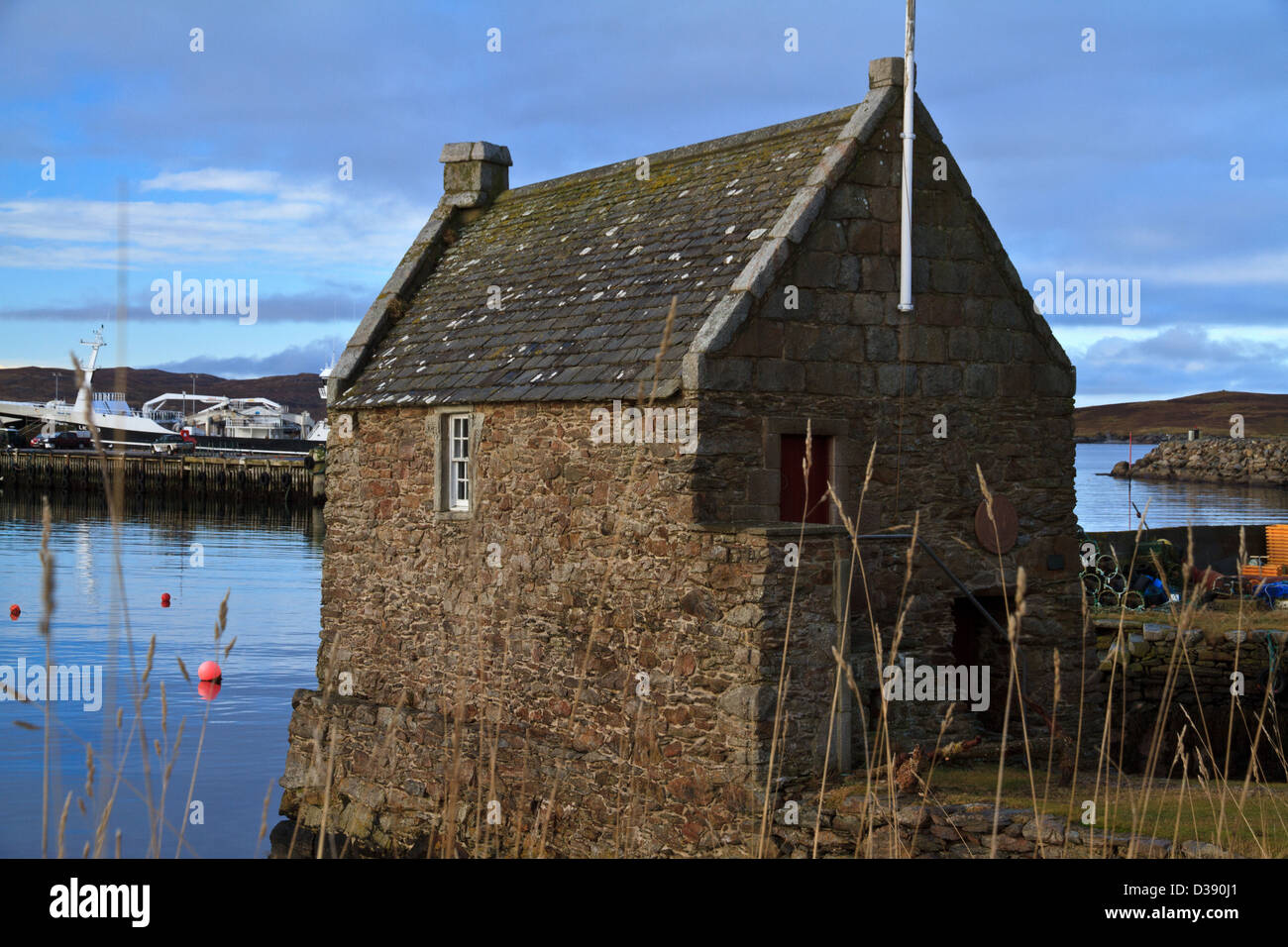 La minuscule Pier House Museum, un ancien entrepôt ou böd, à Symbister sur Whalsay, Shetland Islands Banque D'Images