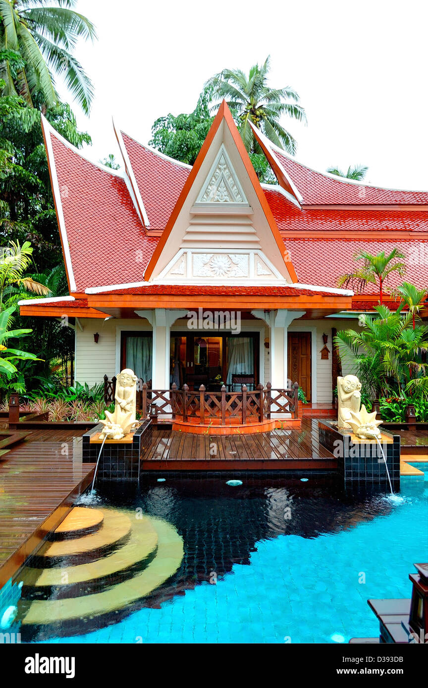 Piscine extérieure à la villa de luxe, Koh Chang, Thaïlande Banque D'Images