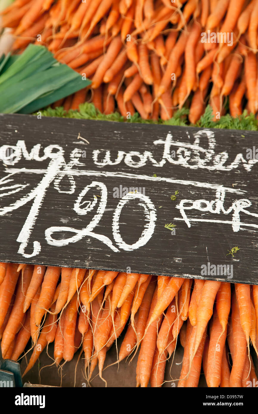 Les carottes, farmers market, Bruges, Belgique Banque D'Images