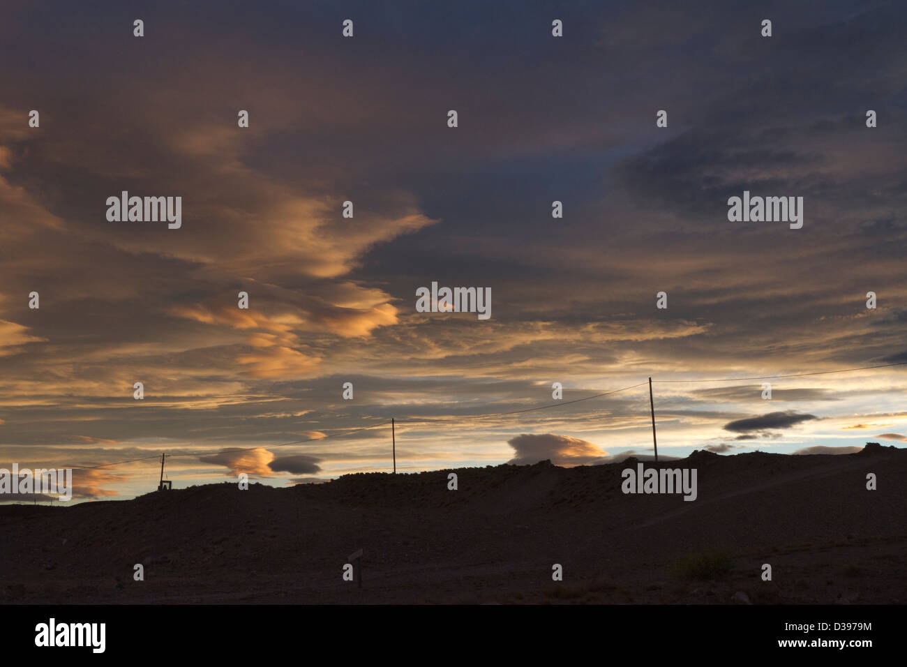 Le soleil se couche sur la ville de Perito Moreno, Argentine Banque D'Images