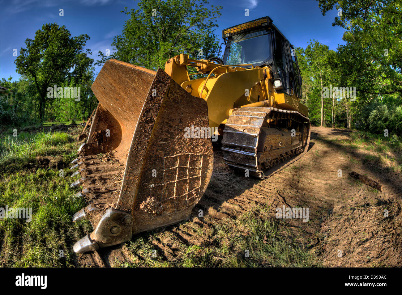 Une dynamique élevée photo grand angle d'un bulldozer sur un chantier de construction. Banque D'Images