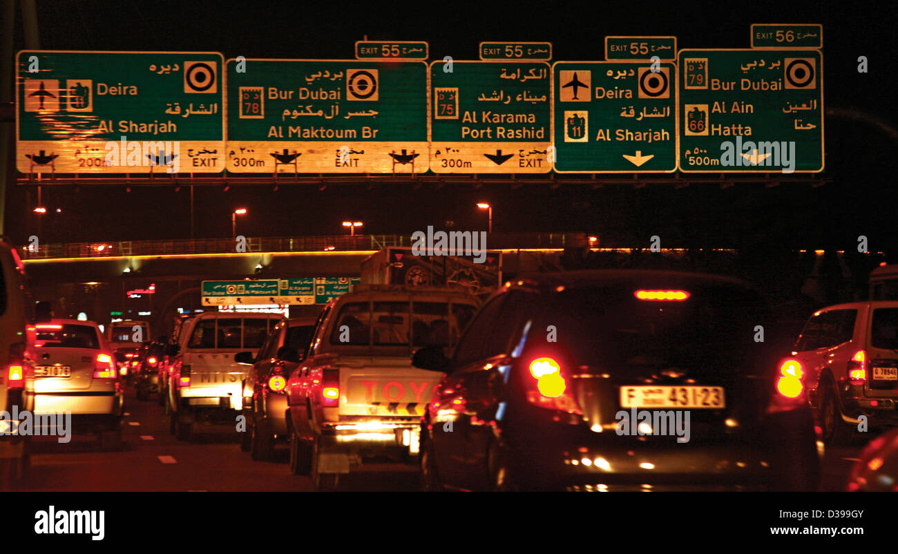 Emirat de Dubaï Émirats Cheikh Sayeed Road par nuit Banque D'Images