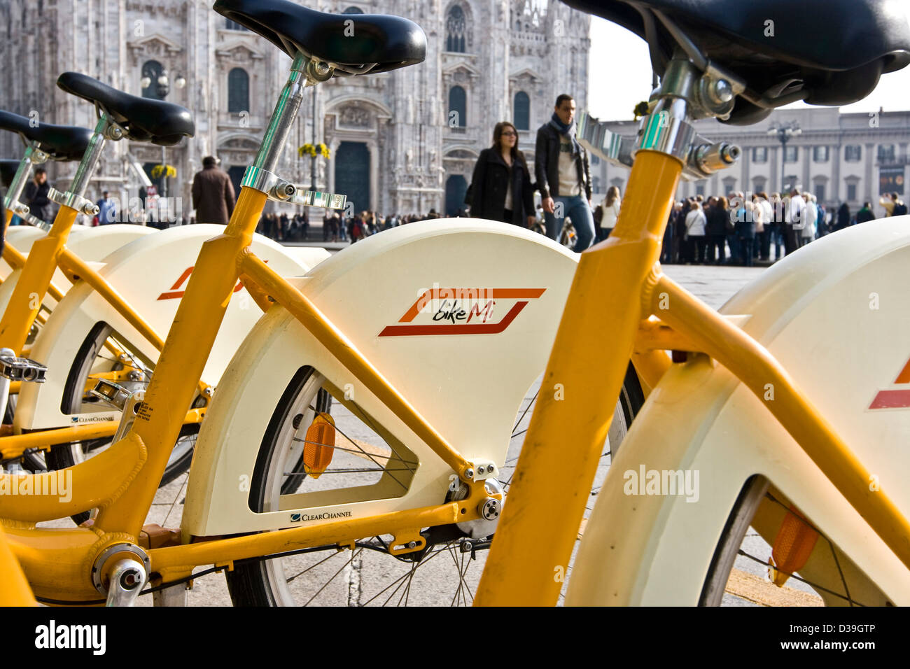 Location vélo Vélo Mi d' système à Piazza del Duomo Milan Lombardie Italie Europe Banque D'Images