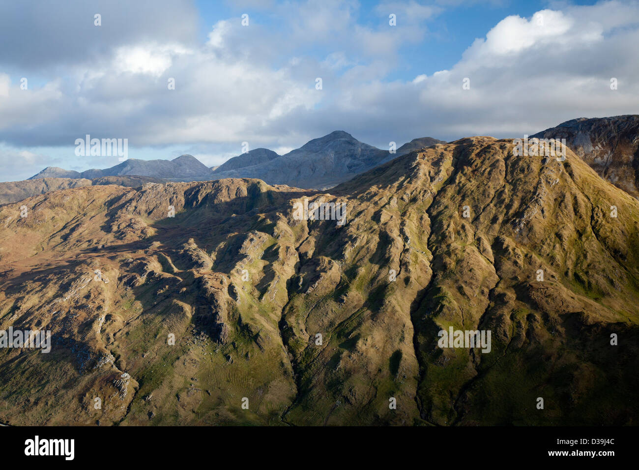 Les crêtes et sommets des montagnes du Connemara, Ben 12, comté de Galway, Irlande. Banque D'Images