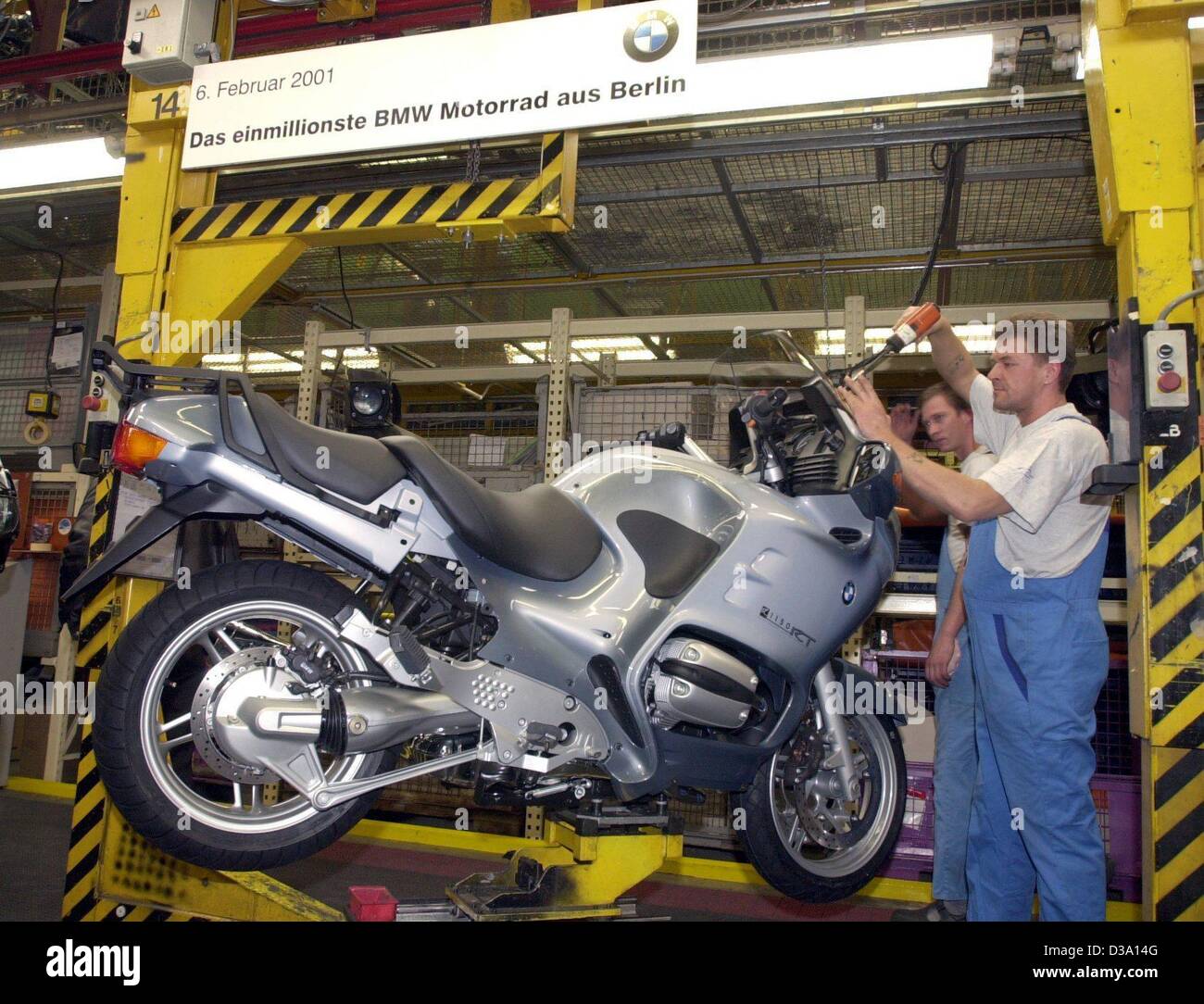 Motorbike factory Banque de photographies et d'images à haute résolution -  Alamy