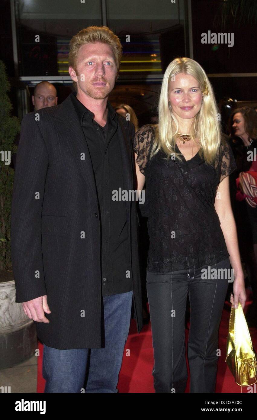 (Afp) - L'ancien champion de tennis Boris Becker et top-model Claudia Schiffer photographié à la première de The German film '666' à Munich, le 29 janvier 2002. À côté de nombreuses autres célébrités, Schiffer et Becker apparaissent dans le film, qui est basé sur une pièce de théâtre par le poète allemand Goethe. Banque D'Images