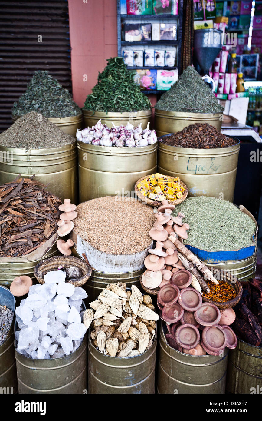 La nourriture pour la vente au souk, Marrakech, Maroc Banque D'Images