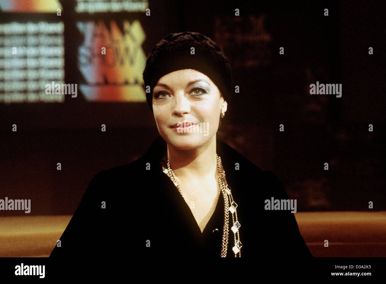 (Dpa) - Actrice Romy Schneider photographiée lors d'une émission de télévision en Allemagne, novembre 1974. L'actrice autrichienne est devenu célèbre à l'âge de 17 ans dans l'intitulé du rôle de la trilogie 'Sissi' dans les années 1950. Plus tard, elle a joué dans des films tels que 'la piscine' ('La Piscine d'/'les pécheurs', 1969) un Banque D'Images