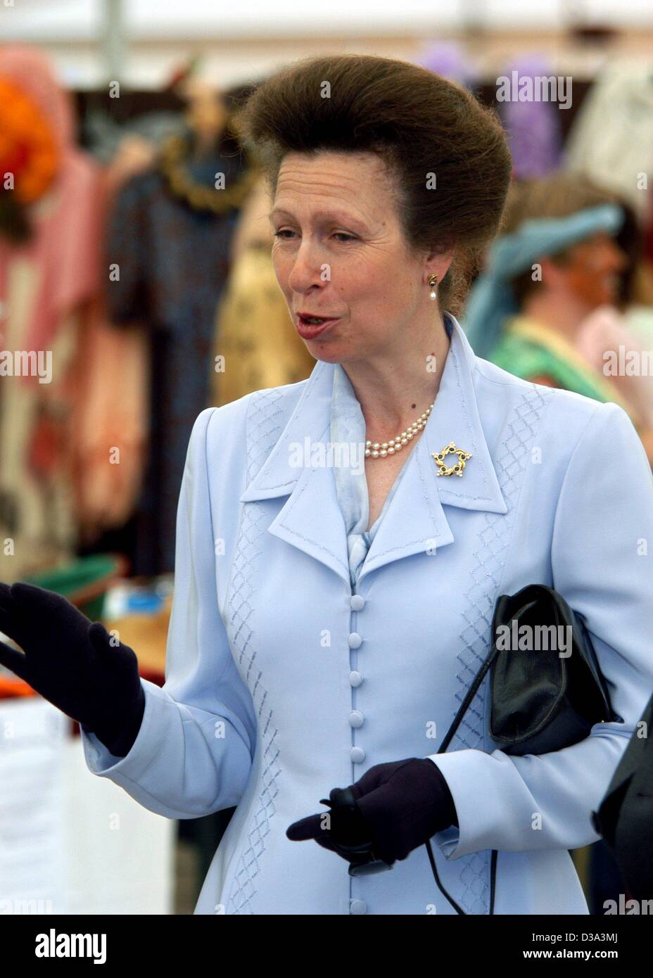 (Afp) - La princesse Anne, Princesse royale de Grande-Bretagne et d'Irlande du Nord, représenté à Osnabrück, Allemagne, 27 juin 2002. La princesse Anne a visité les troupes britanniques stationnées en Allemagne. Banque D'Images