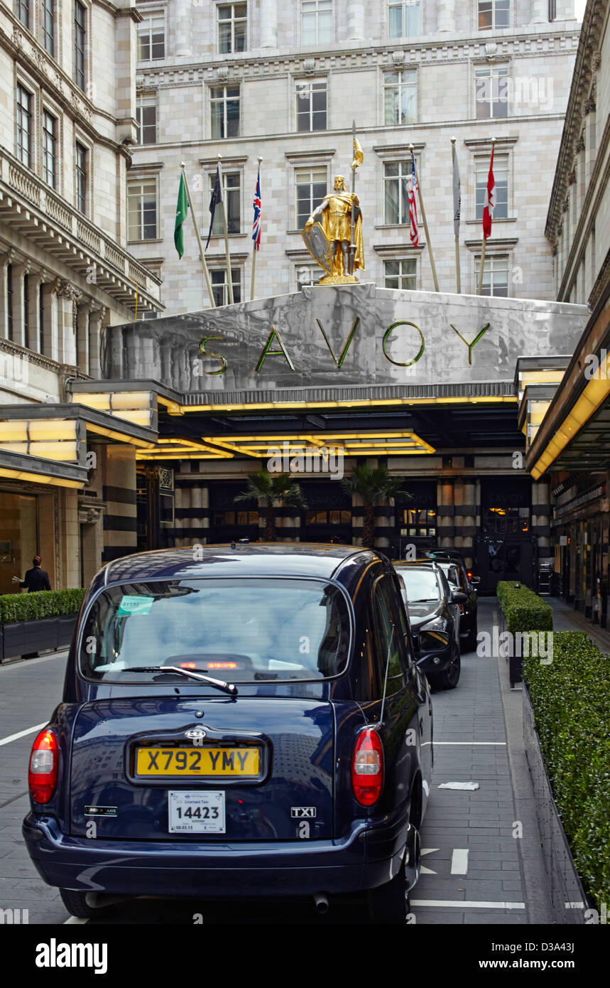Hôtel Savoy à Londres et de la voûte d'entrée Banque D'Images