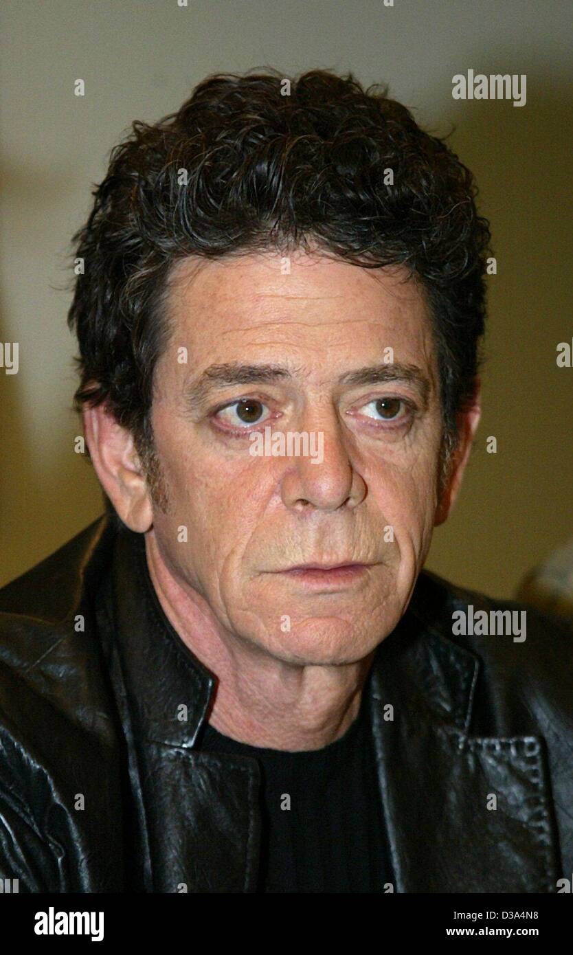 (Afp) - La star du rock Lou Reed ('Prenez une marche sur le côté sauvage') à une conférence de presse à Berlin, le 15 mars 2002. Banque D'Images