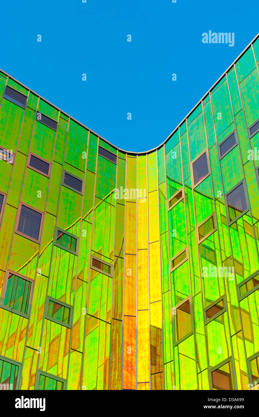 Façade colorée d'un immeuble de bureaux modernes à Deventer, Pays-Bas Banque D'Images