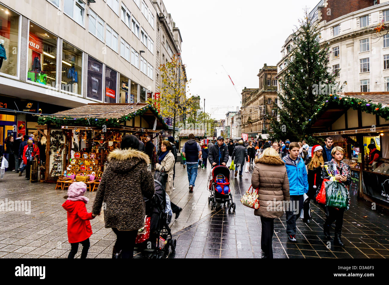 Marché allemand dans Church Street, Liverpool, quelques jours avant Noël 2012 Banque D'Images