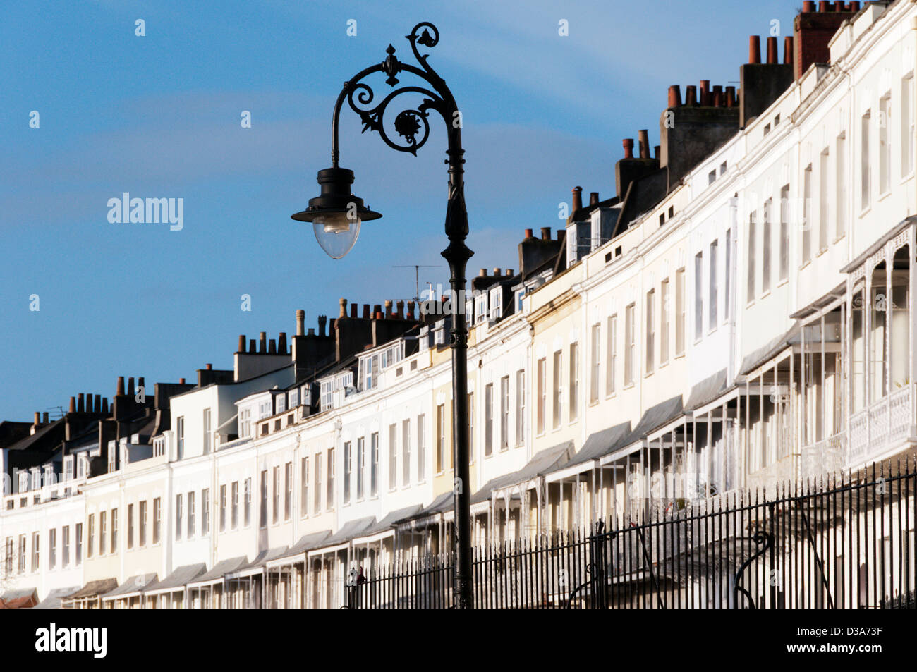 Lampadaire décoratif en face de Royal York Crescent à Clifton, Bristol. Banque D'Images