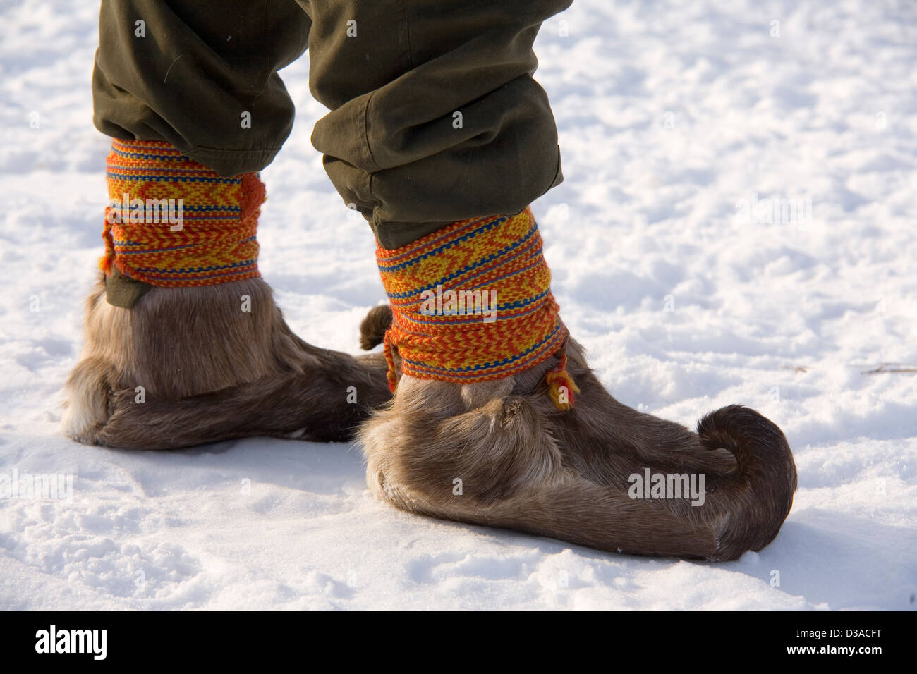Laponie, bottes traditionnelles en fourrure de Lappish Photo Stock - Alamy