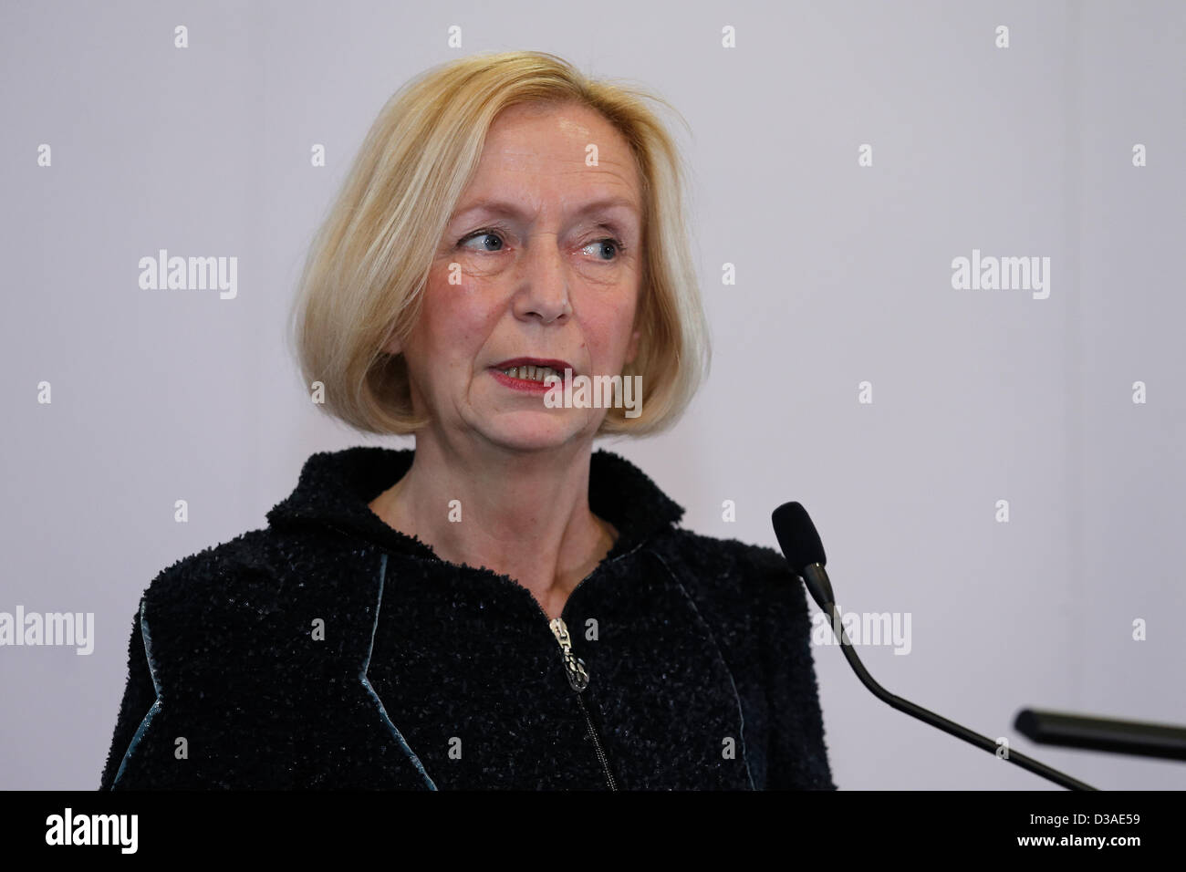 Berlin, Allemagne. 14 Février, 2013. Déclaration du nouveau ministre fédéral de l'éducation et de la recherche, Johanna Wanka au Ministère fédéral de l'éducation et de la recherche à Berlin. Credit : Reynaldo Chaib Paganelli / Alamy Live News Banque D'Images