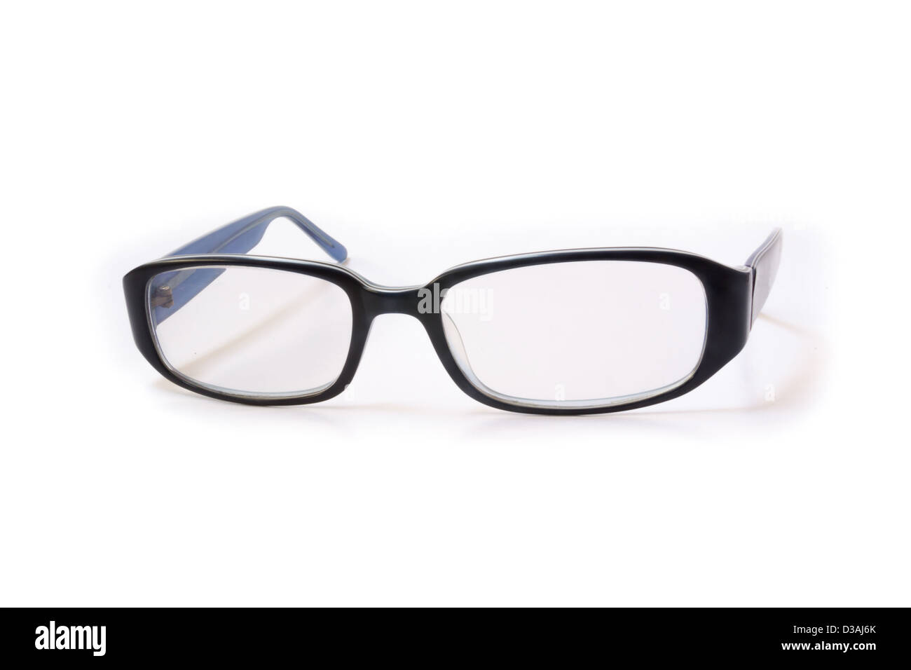 Lunettes bleu Nerd isolé sur fond blanc, reflet parfait Banque D'Images