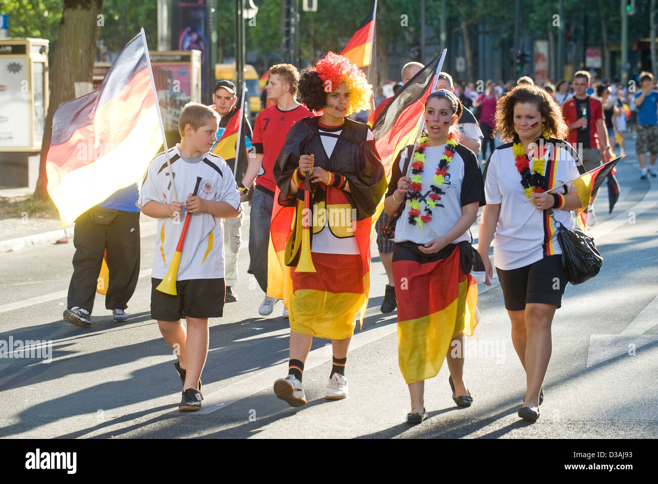 Berlin, Allemagne, fans sur le Kurfürstendamm après second tour win Banque D'Images