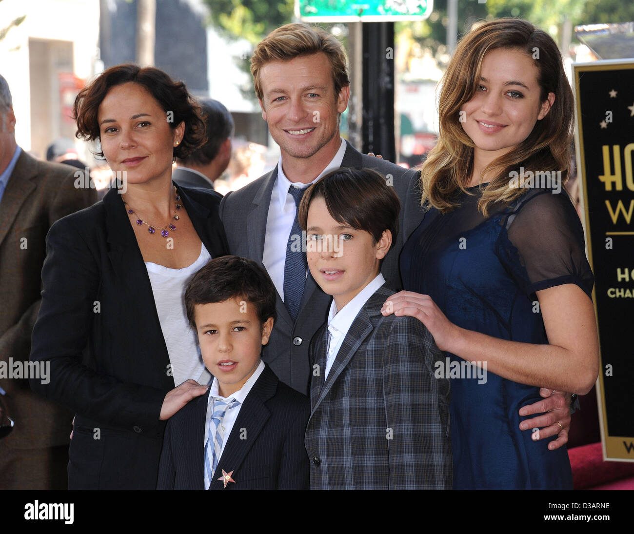 14 février 2013 - Hollywood, Californie, États-Unis - SIMON BAKER & famille arrive pour Walk of Fame Cérémonie à Simon Baker. Image Crédit : Crédit : Lisa O'Connor/ZUMAPRESS.com/Alamy Live News Banque D'Images