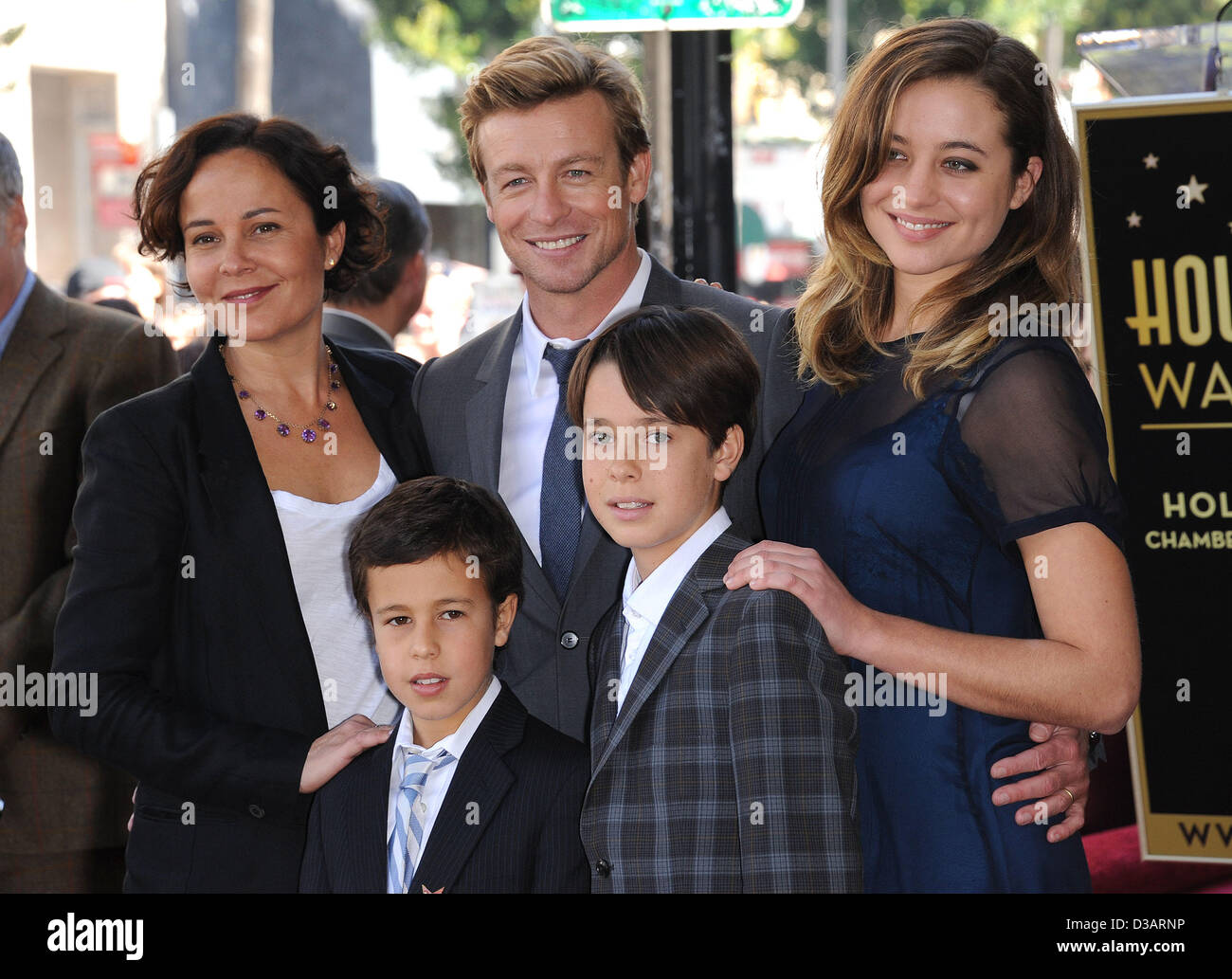 14 février 2013 - Hollywood, Californie, États-Unis - SIMON BAKER & famille arrive pour Walk of Fame Cérémonie à Simon Baker. Image Crédit : Crédit : Lisa O'Connor/ZUMAPRESS.com/Alamy Live News Banque D'Images
